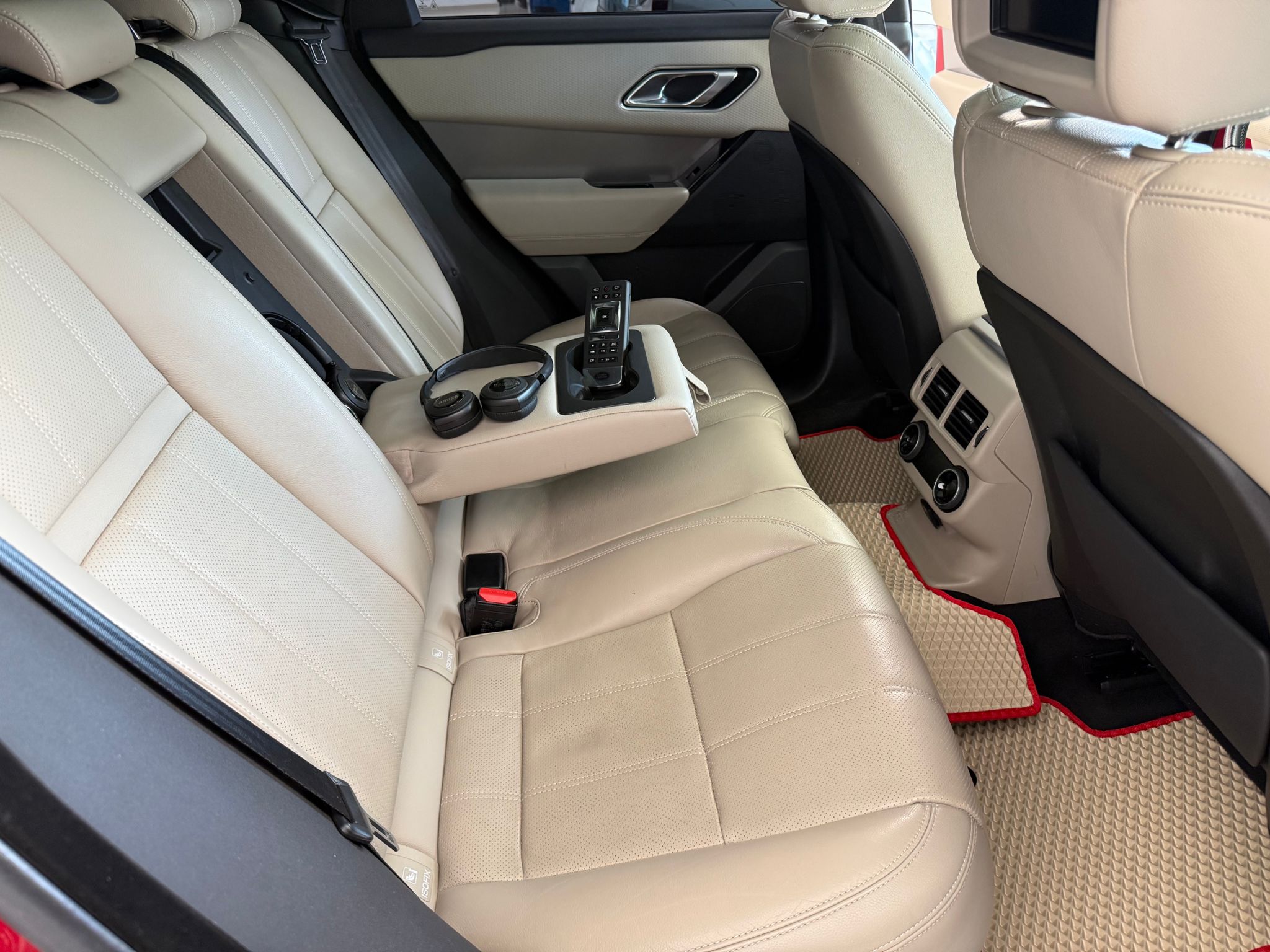 RANGE ROVER VELAR 21